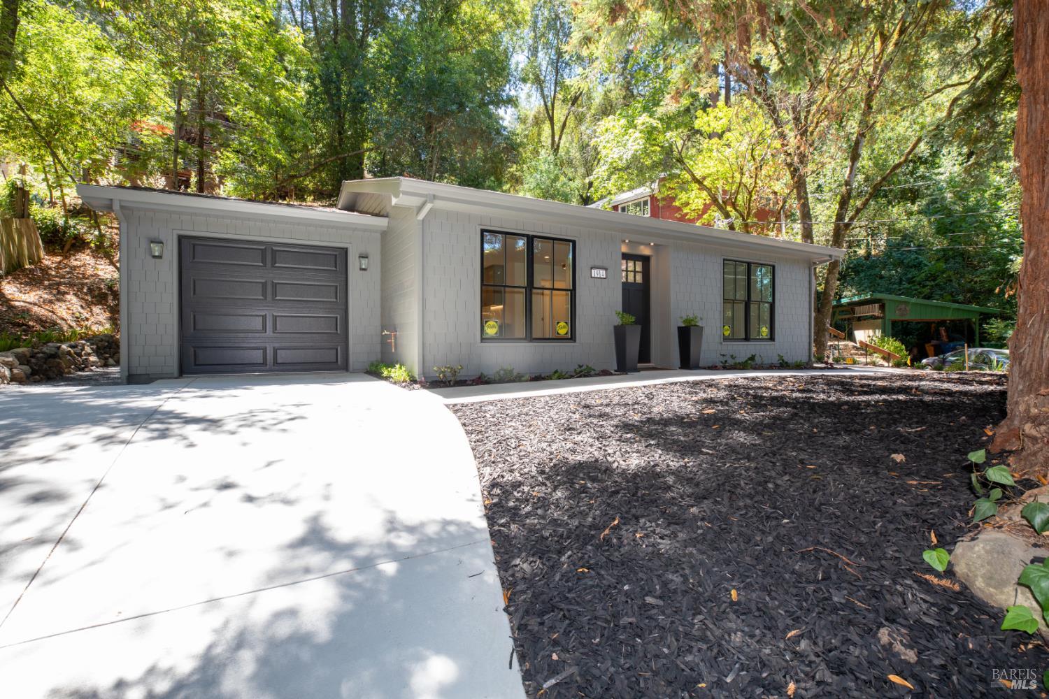 1914 Redwood Drive photo 2