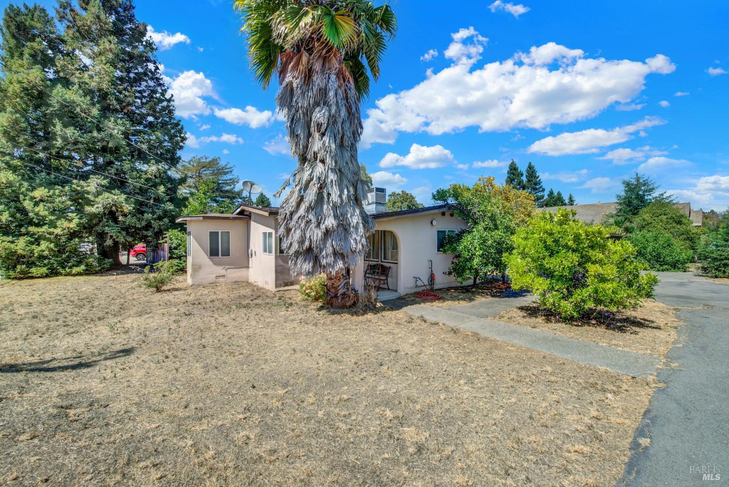 1290 Sweetbriar Drive photo 2