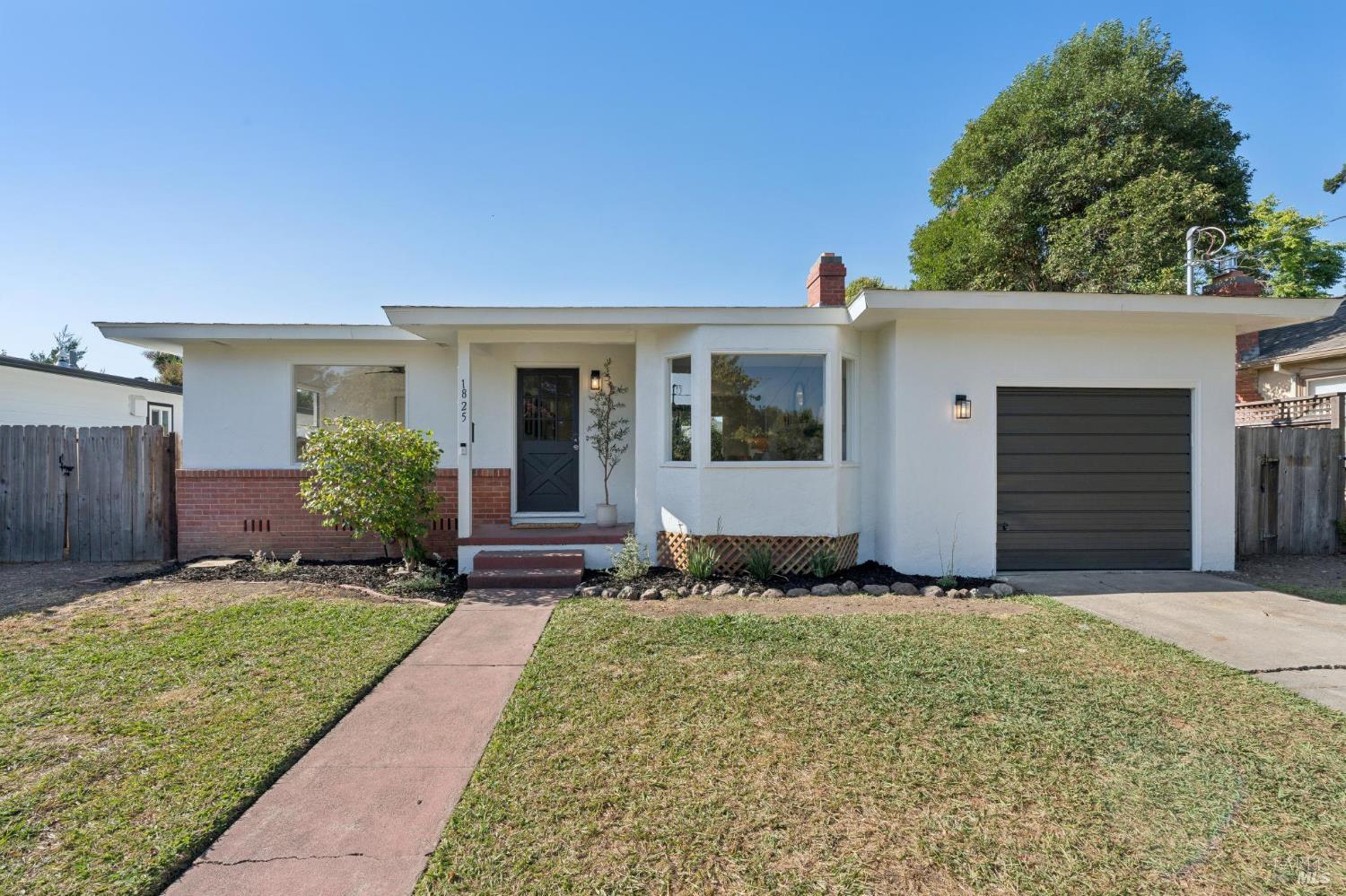 1825 Robin Hood Lane photo 2