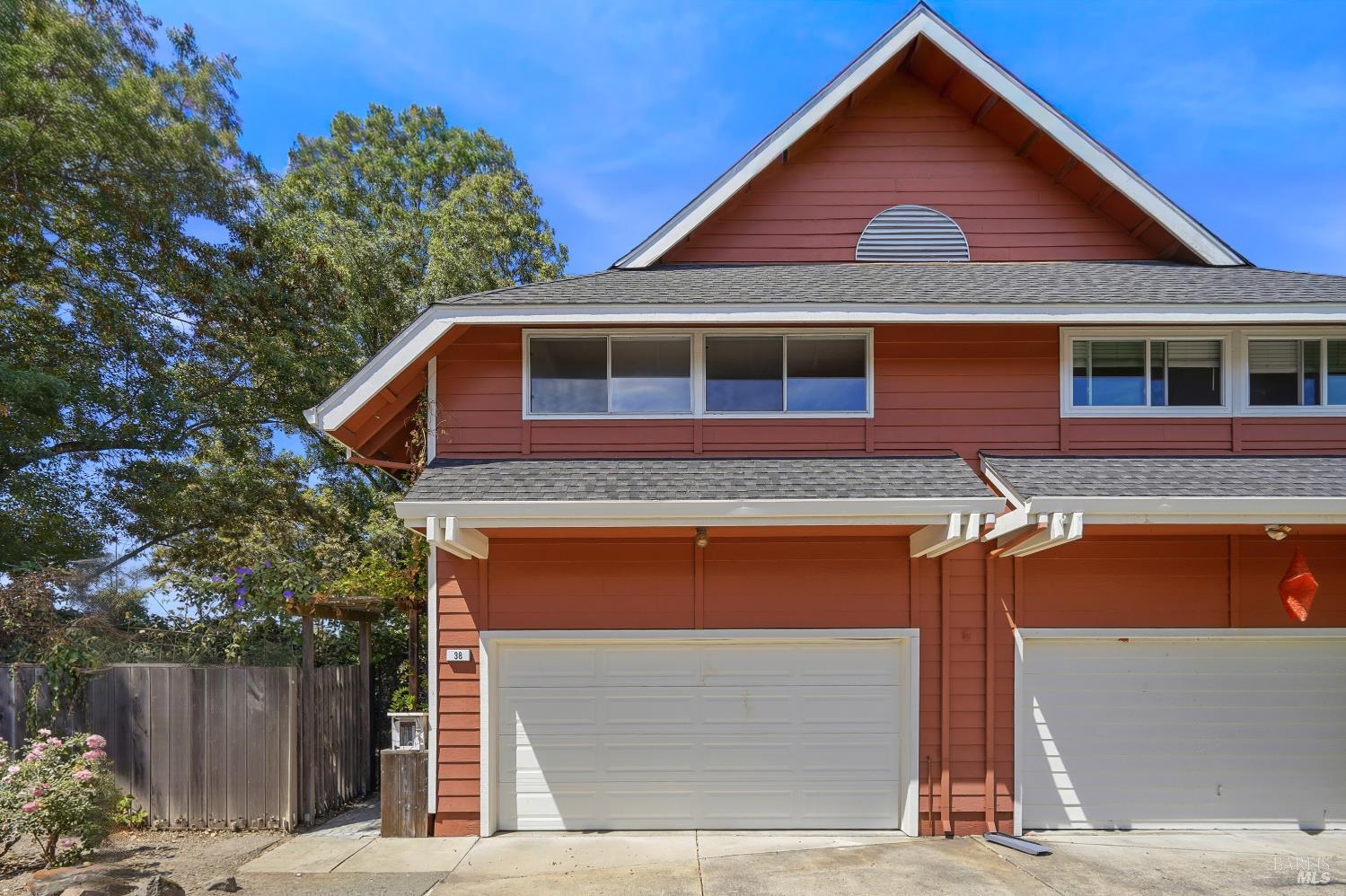 38 Meadowbrook Court