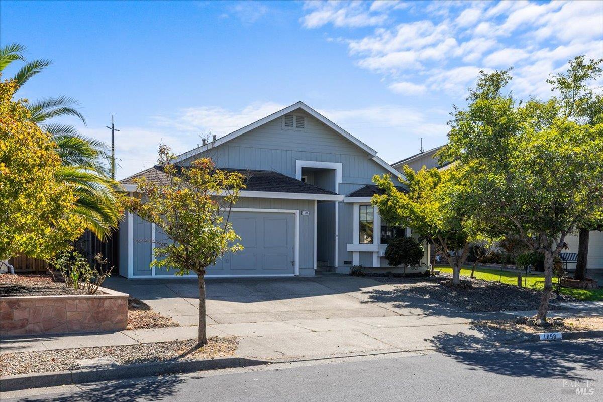1698 Randon Way photo 2