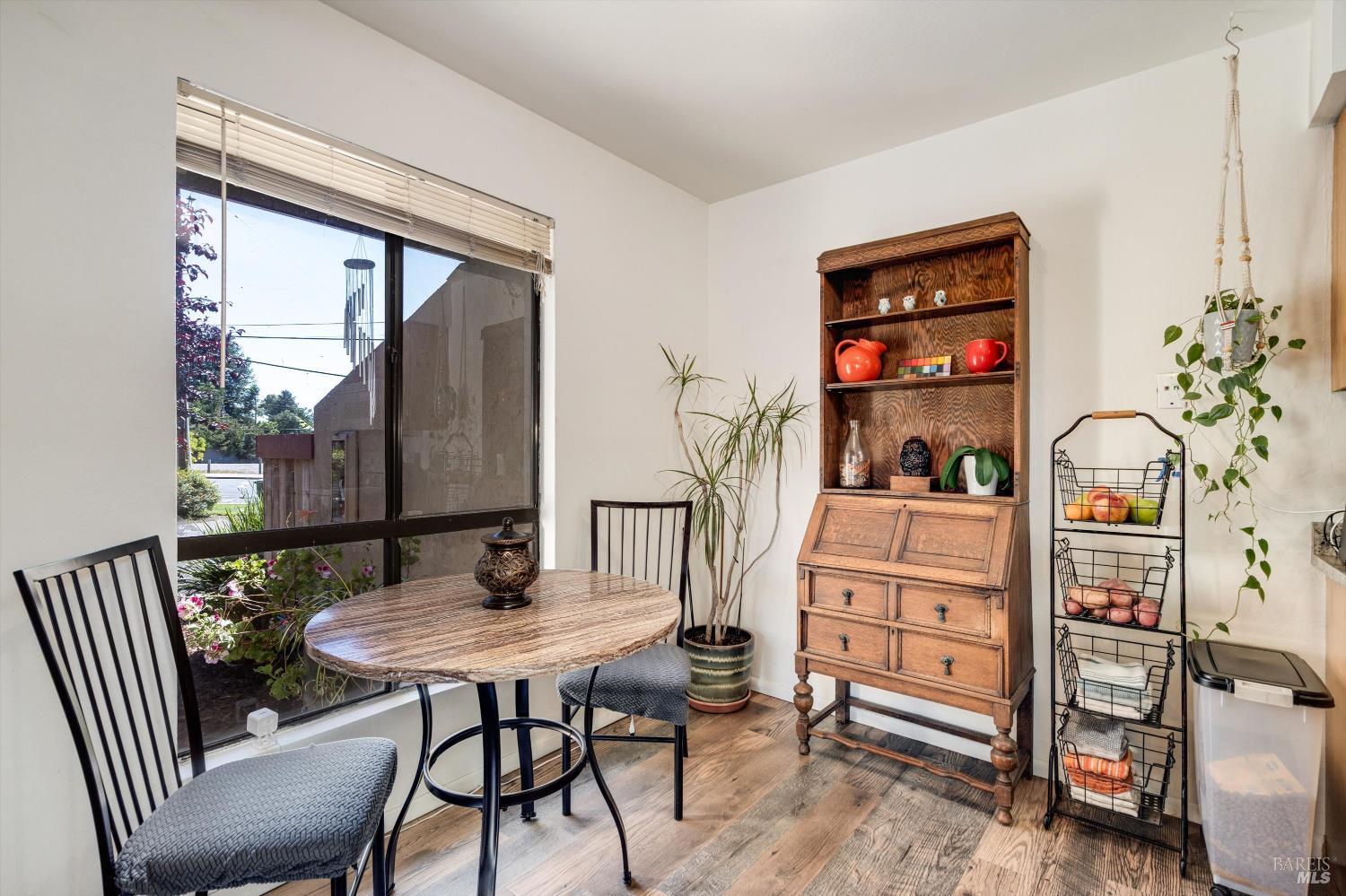 6 Redwood Court 6