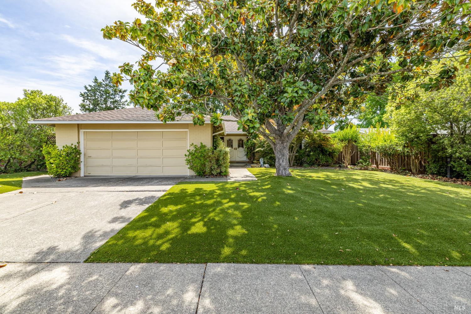 7569 Oak Leaf Drive photo 2