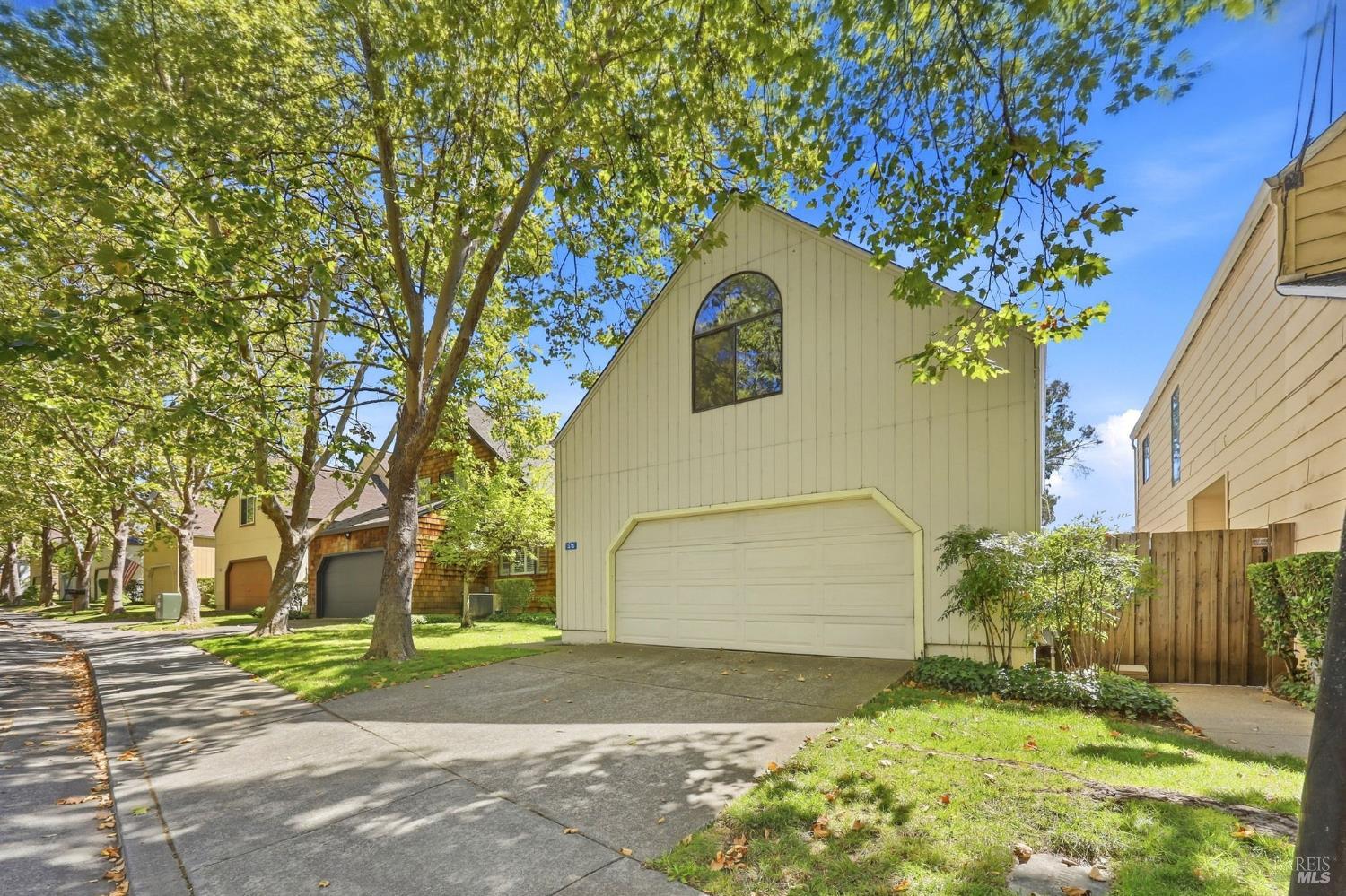 518 March Avenue photo 2