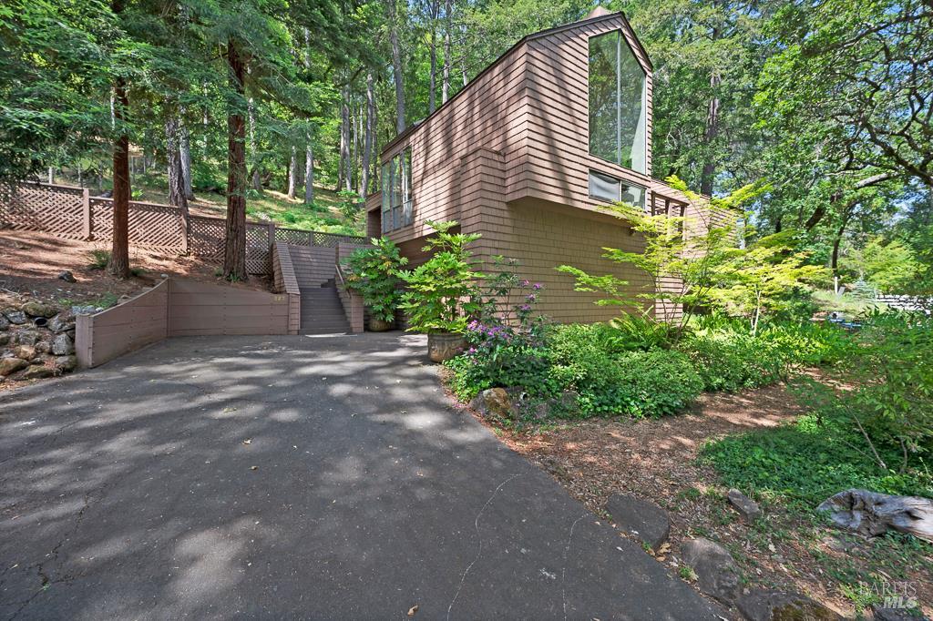 827 Wild Oak Drive photo 2