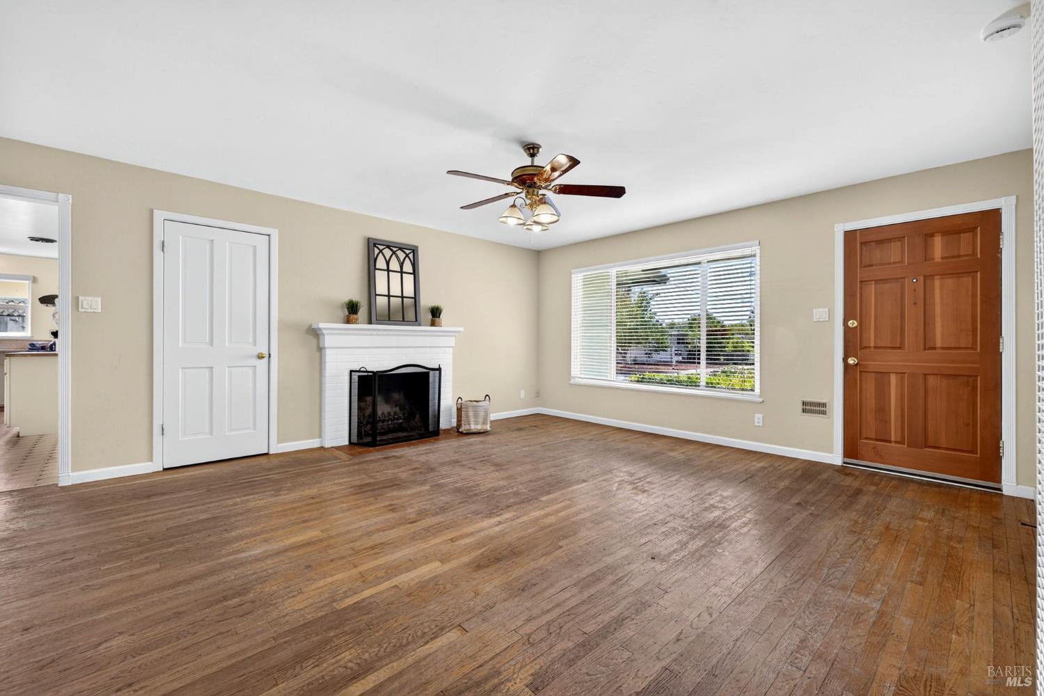 652 Corlano Avenue photo 2