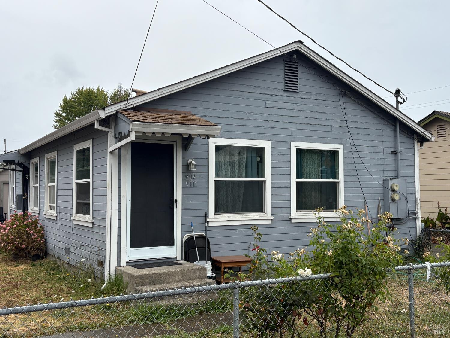 909 Hendley Street photo 3