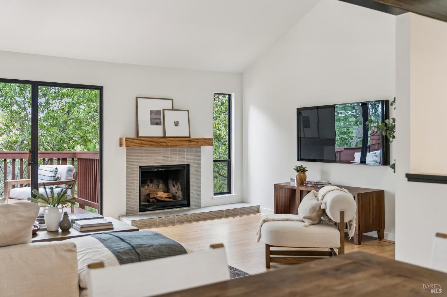 1104 Susan Way photo 3