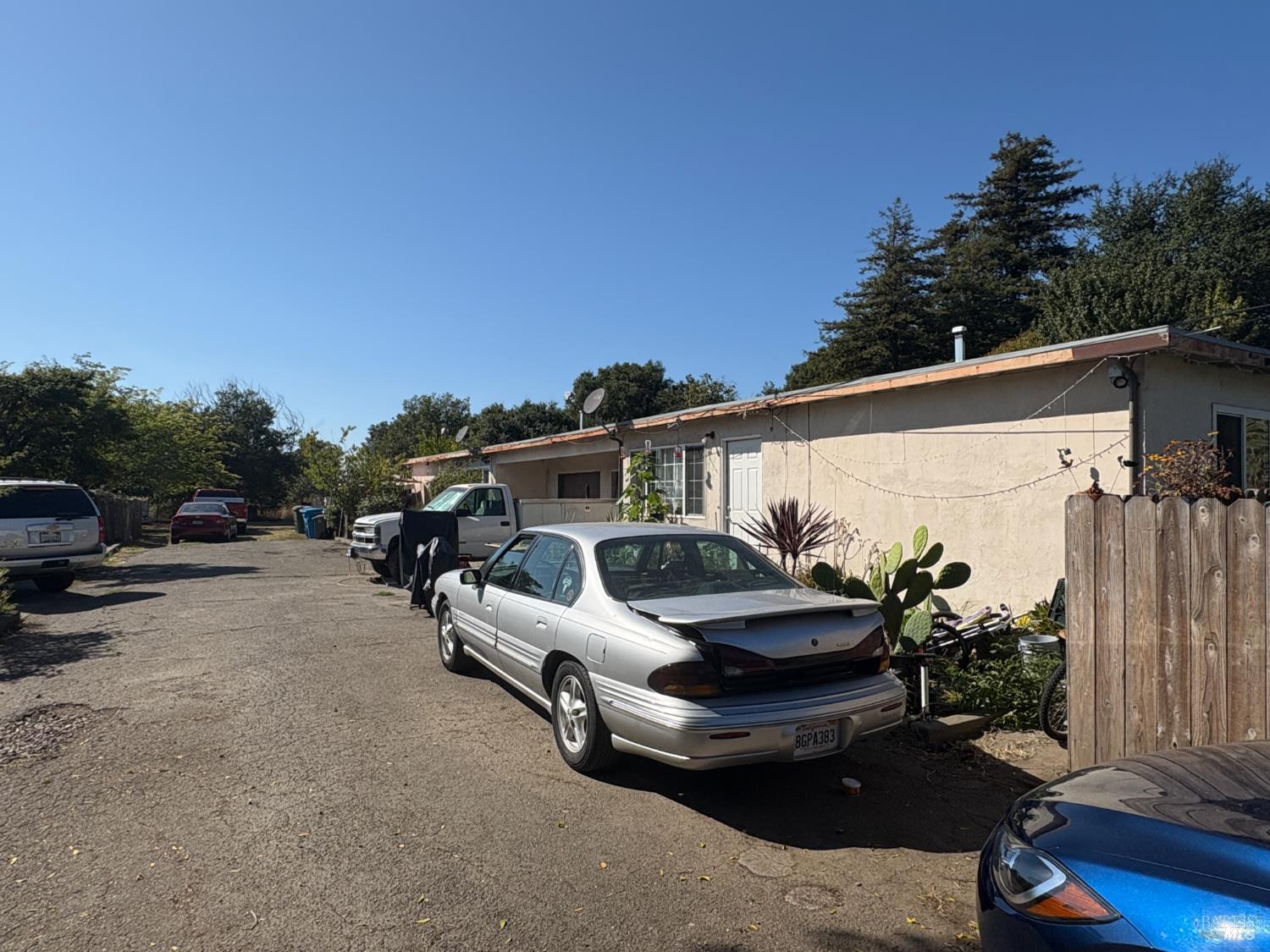 2721 Victoria Drive photo 2