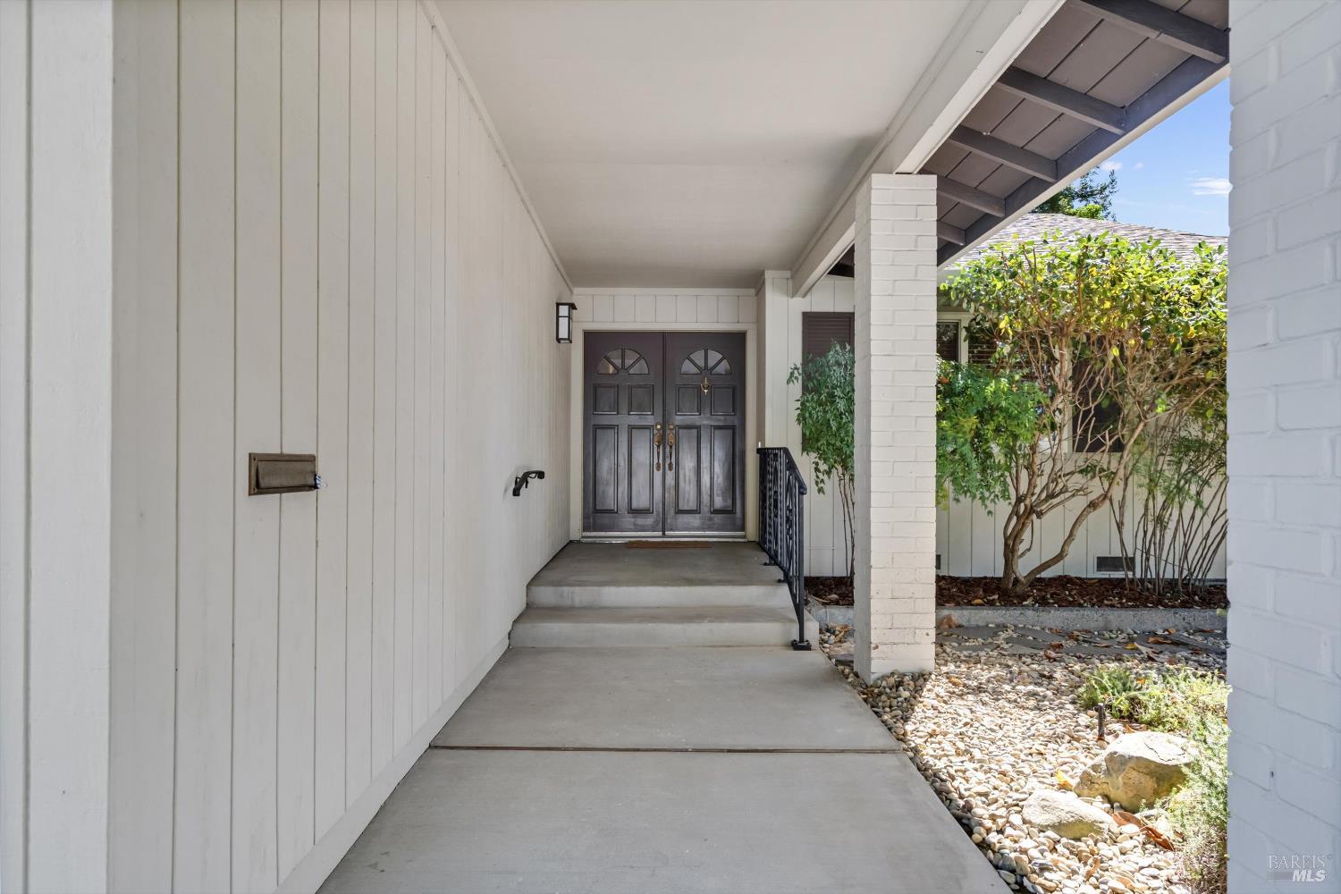 152 Oak Shadow Drive photo 2