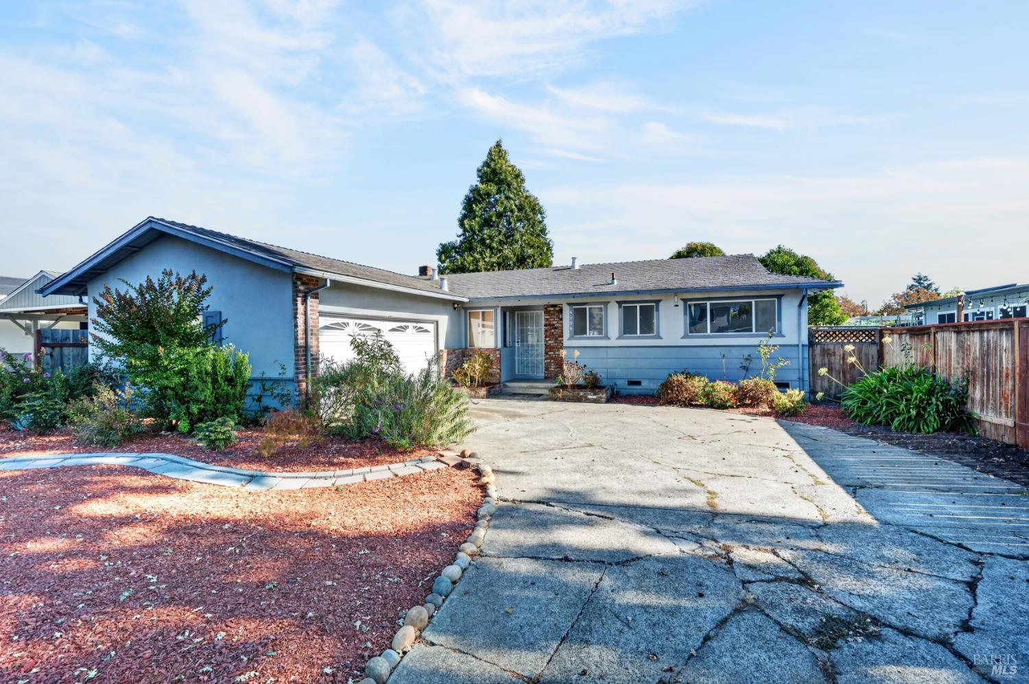 4984 Canyon Drive