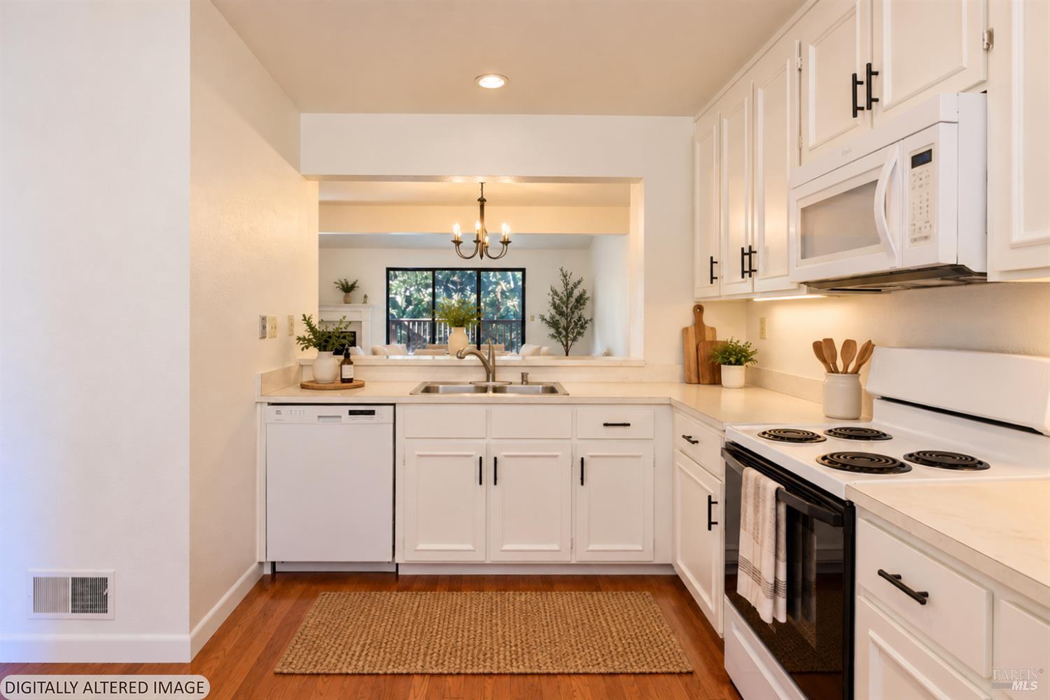 872 Arlene Way photo 3