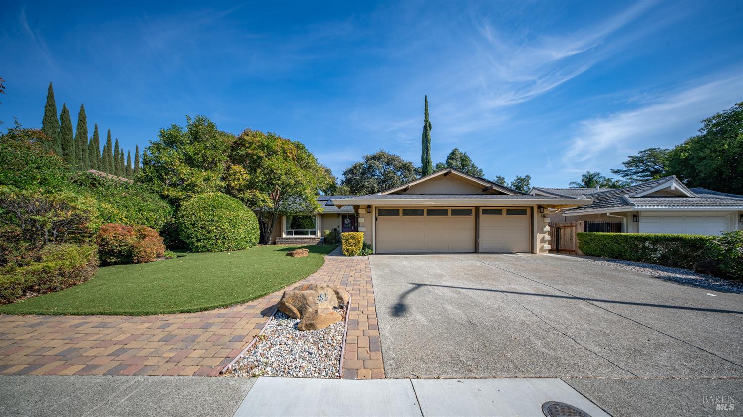 381 Alamo Dr