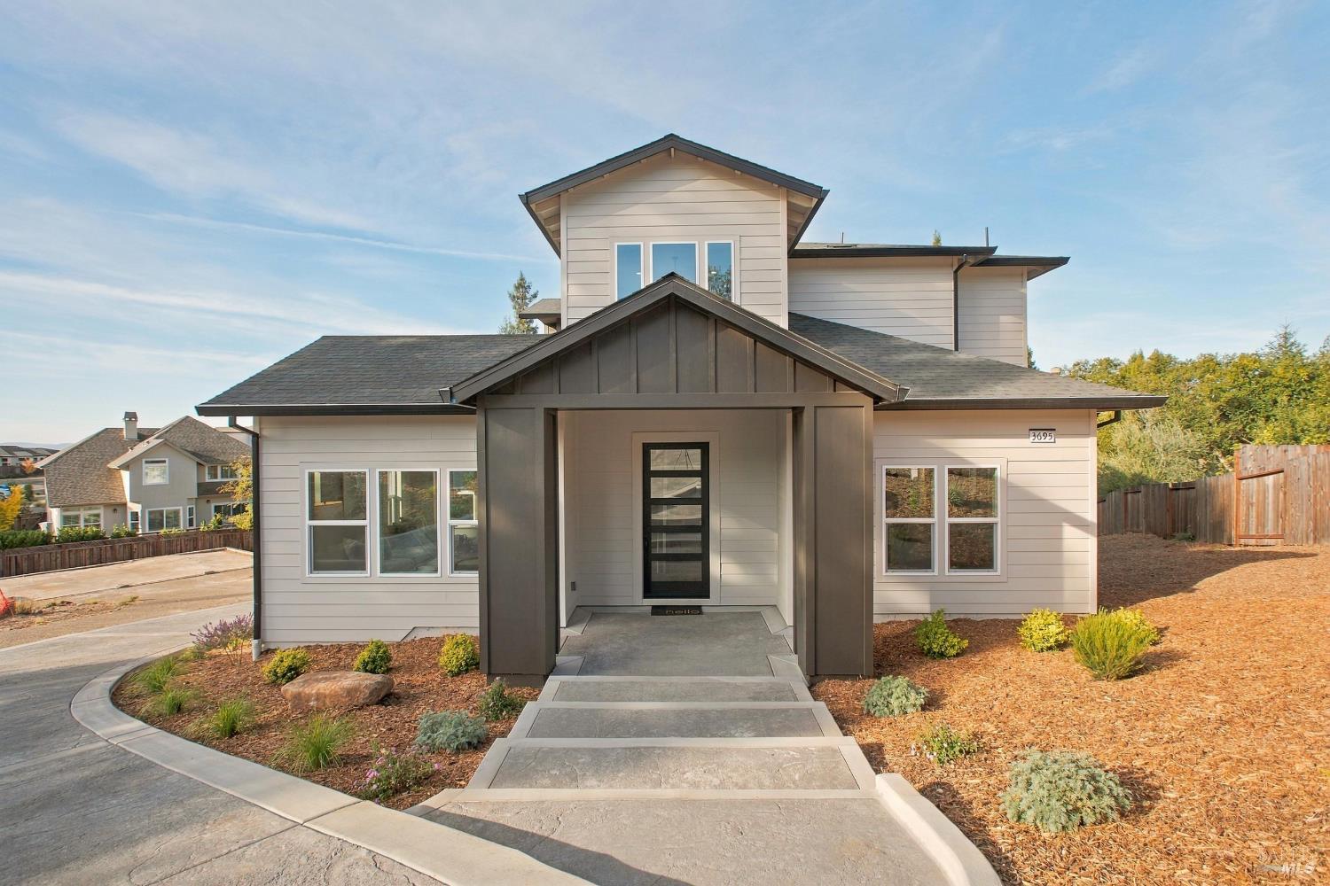 3695 Wyndemere Circle photo 2